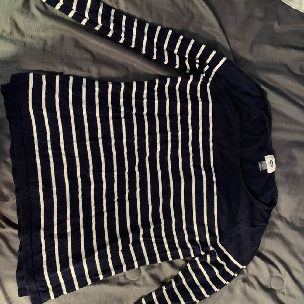 Long sleeve lightweight sweater